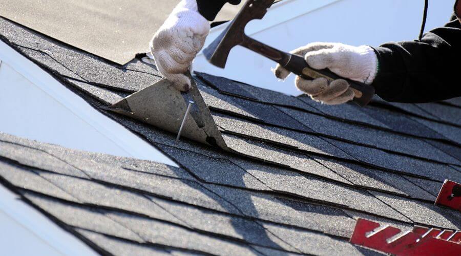 Professional gutter cleaning in Avon, IN